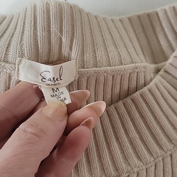 NWOT Easel Medium Cream Ribbed Crewneck Sweater with Plush Cuff Detail - Picture 2 of 7